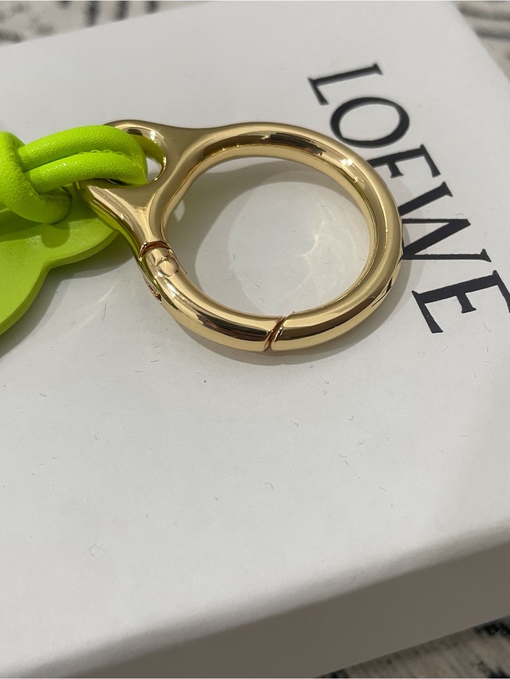 LOEWE Neon Green Leather Keyring with Gold Hardware - Picture 5 of 5